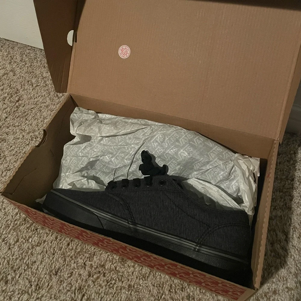 Vans - Picture 4 of 5